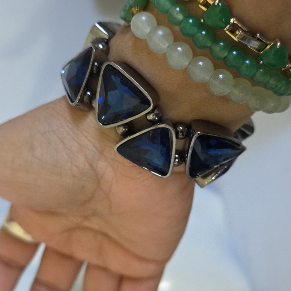 Silver and Sapphire Blue Triangle Crystal Stone Stretch Bracelet - Picture 10 of 10